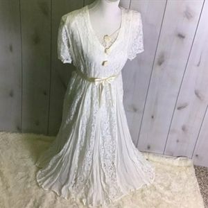 Starina Maxi Vintage Lace Cream Dress